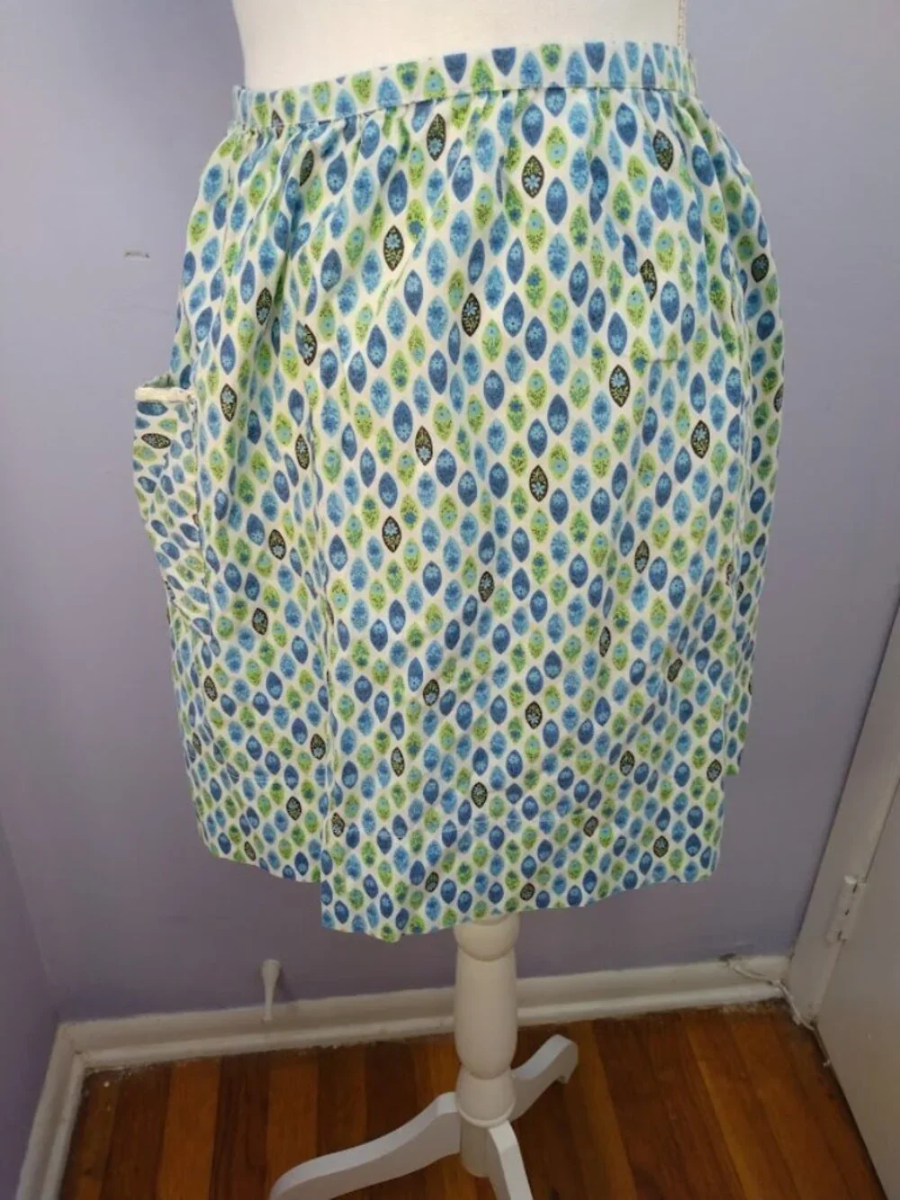 Vintage Waist Apron with One Pocket Tie Around Waist Blue Green Geometric Print